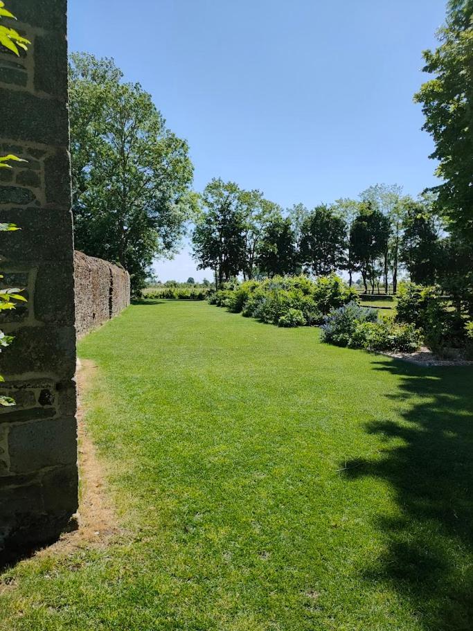 Hotel Domaine Du Manoir De Vains Zewnętrze zdjęcie